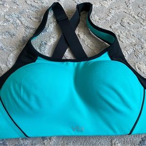Victoria’s Secret

VSX sports bra

Size 34B